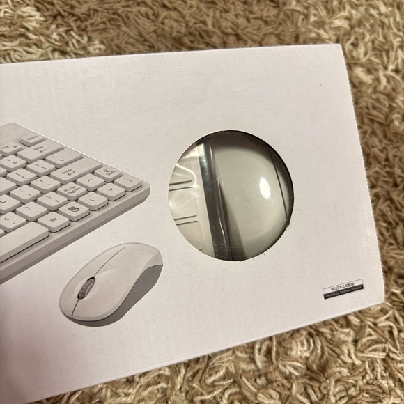 NIB MINISO Mini Wireless Keyboard and Mouse Set White - Picture 3 of 9